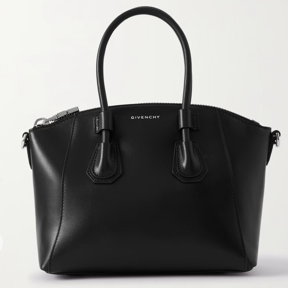 GIVENCHY
Antigona mini leather tote